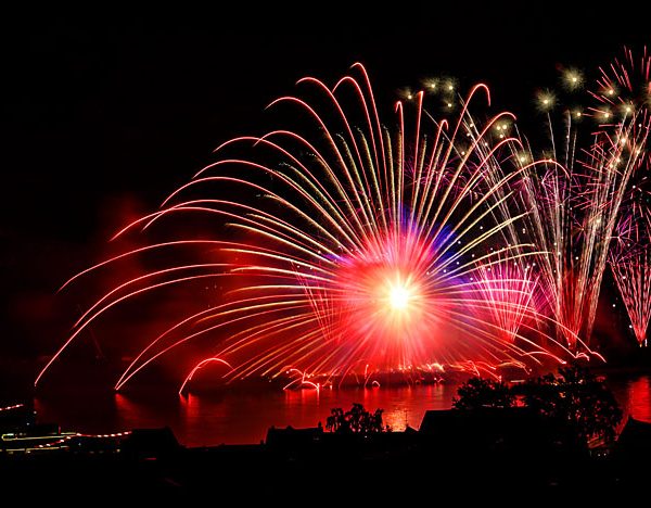 Feuerwerk THE ART OF ROCK bei Rhein in Flammen 2015 in Oberwesel