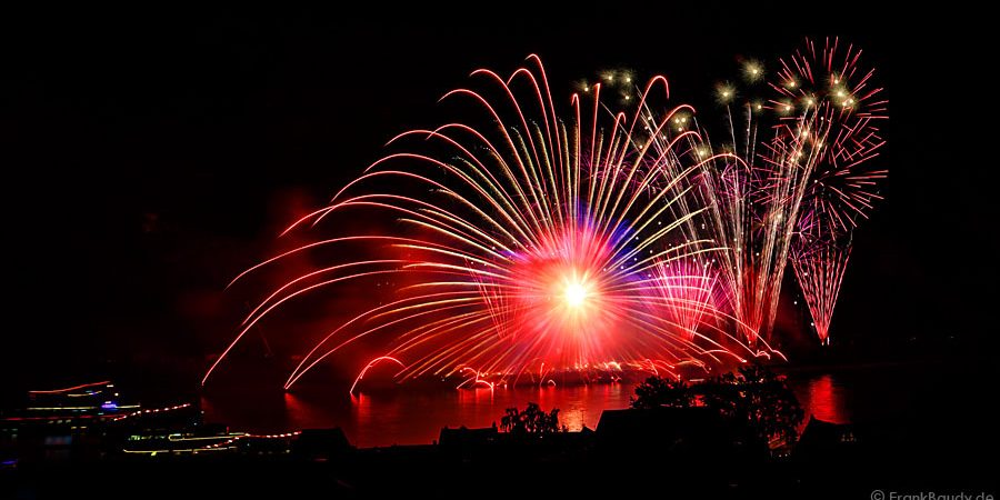 Feuerwerk THE ART OF ROCK bei Rhein in Flammen 2015 in Oberwesel