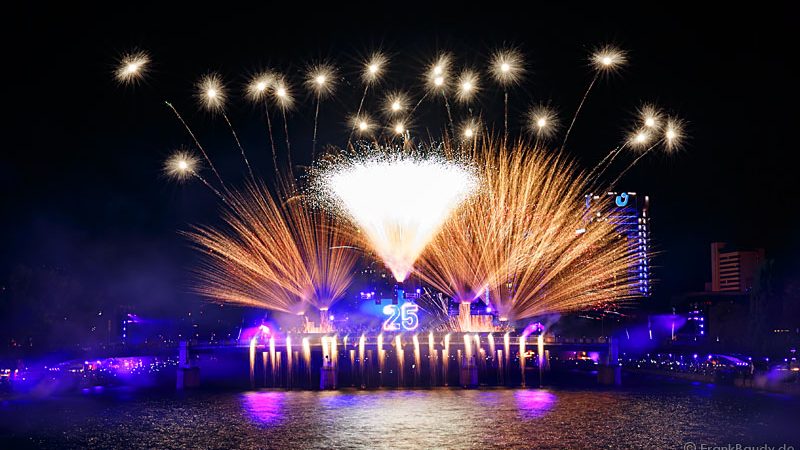 Zündwerk - Pyro Musical - Tag der deutschen Einheit 2015