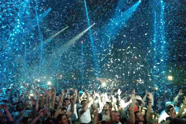 Konfetti auf der Timewarp in Mannheim